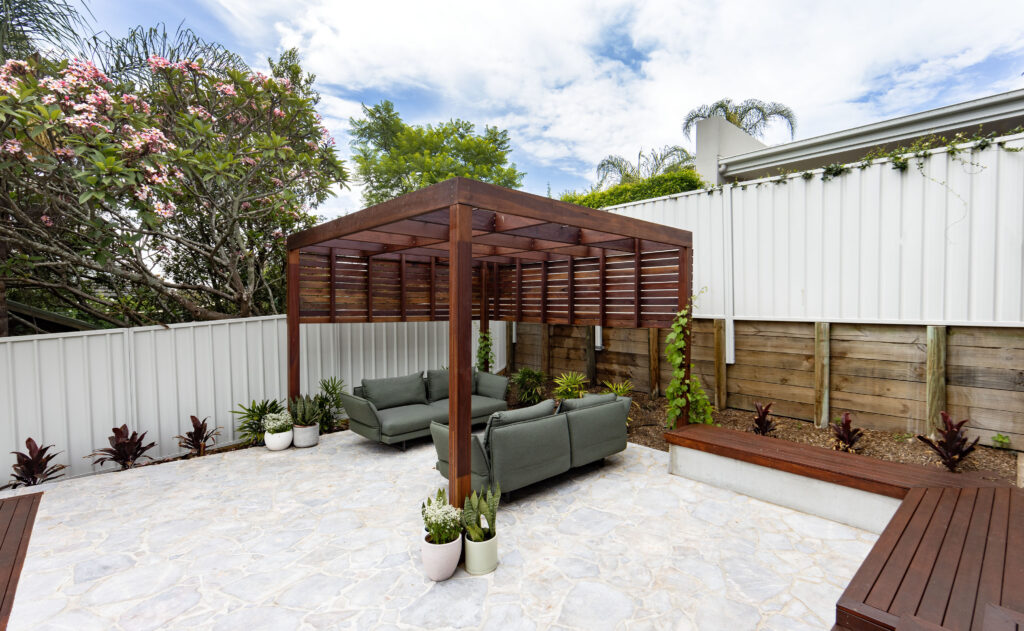 pergola-crazy-pave-entertainment-area-newcastle-landscaping-construction