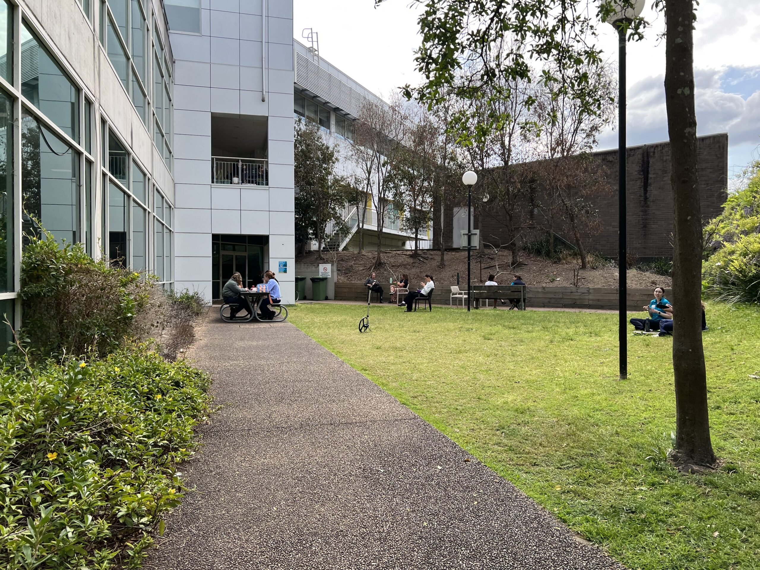 Hospital courtyard before construction of the cultural connection space at John Hunter Hospital